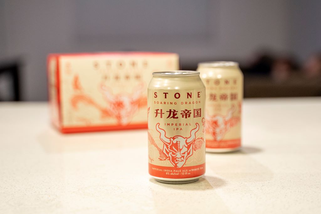 Stone Brewing представляет каменный парящий дракон Imperial IPA