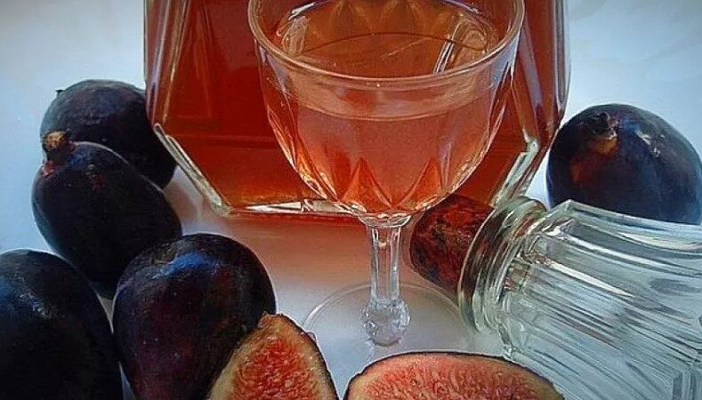 Вино из инжира: рецепт из свежих и сушеных ягод